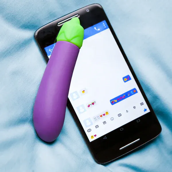 Vibrators emojibator Eggplant Emojibator